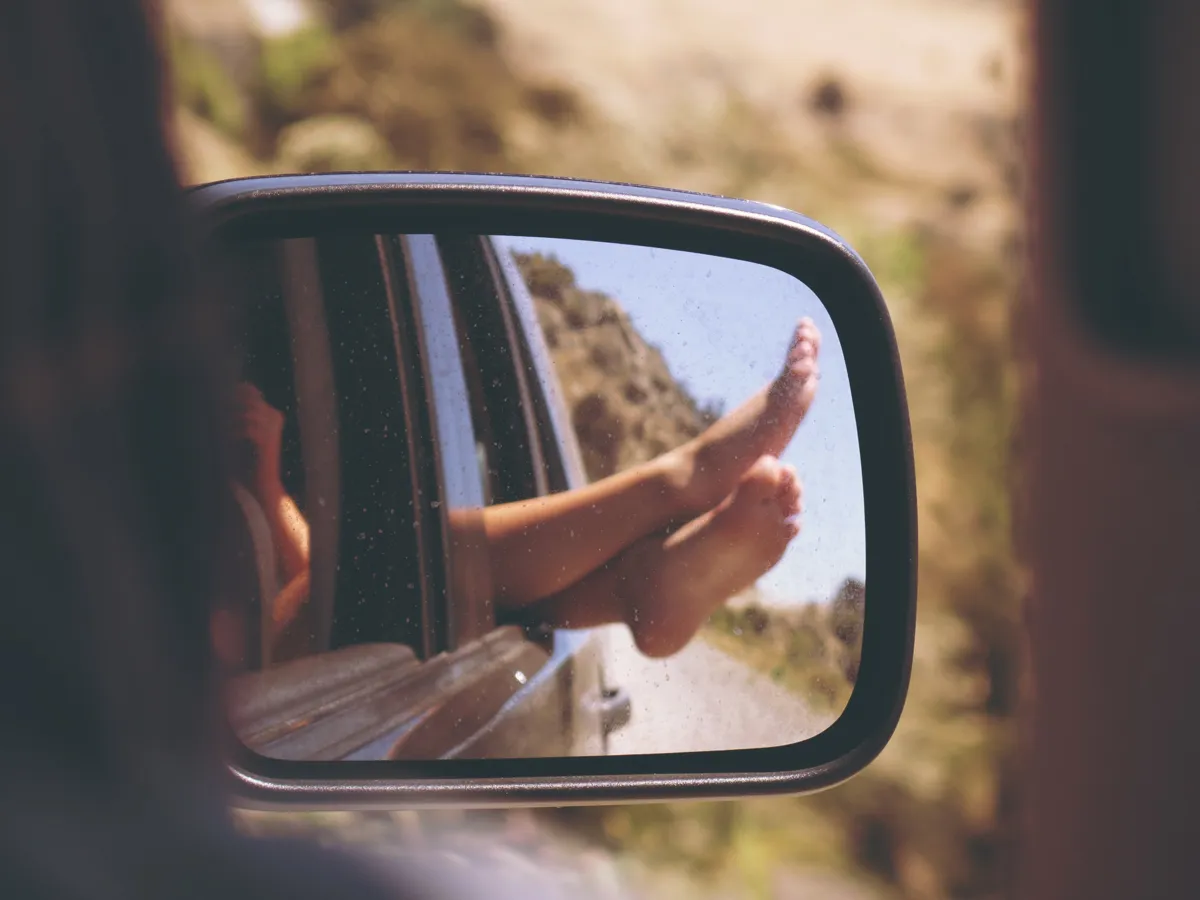 anja-feet-car-window-x4-unsplash.jpg