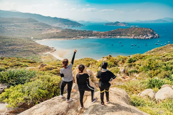 people-hiking-on-vacation.jpg